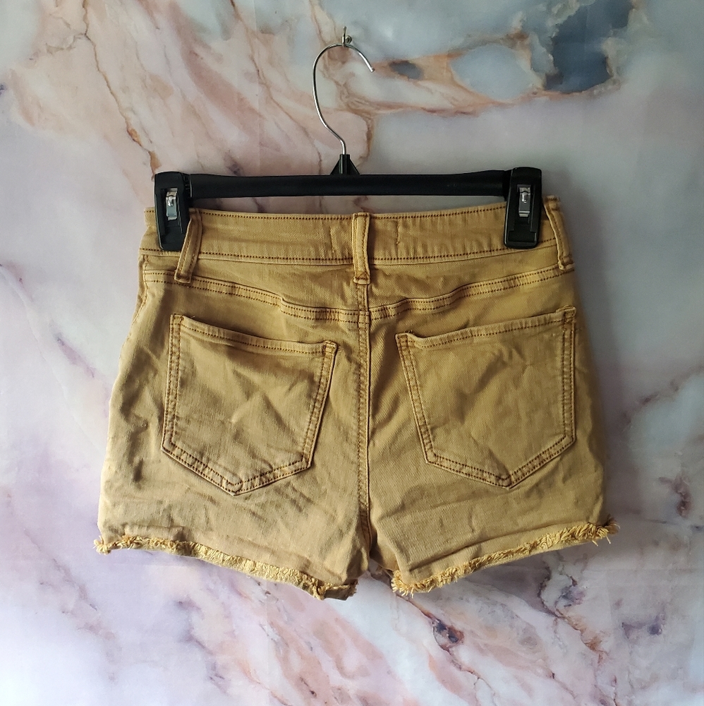 Mudd High Rise Yellow Pocket Shortsโ - Picture 4 of 5